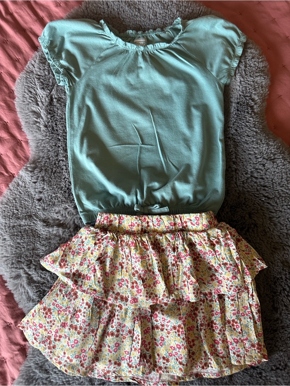 Girls Garanimals sage Top and Floral Tiered Skirt Set.  Size 5T.